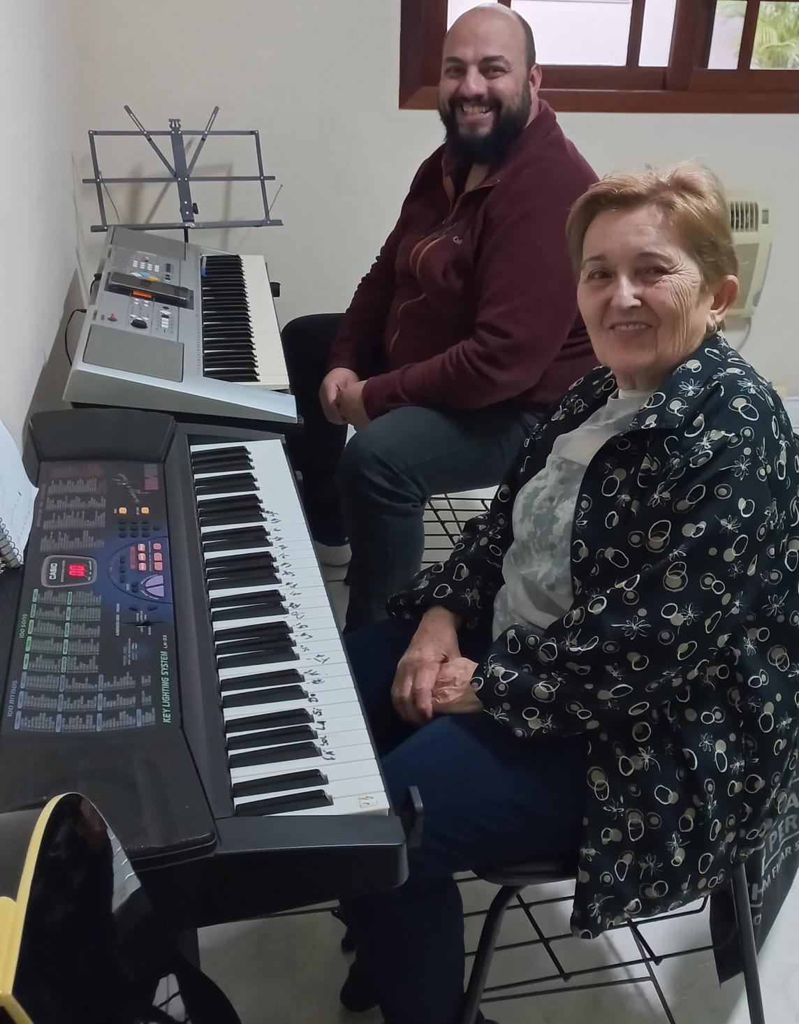 Aula de teclado no interior da escola Portal Acordeon em Gravataí